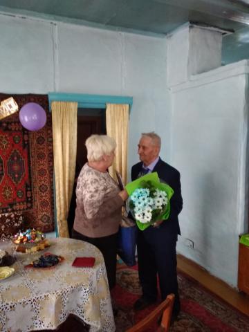 Поздравления от главы Климоуцевского сельсовета Шайдуровой Т.Н. труженику тыла Ступникову Б.Т.